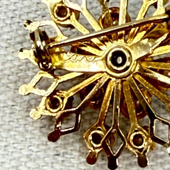 Vintage‎ Coro Starburst Brooch MCM Faux Pearl Gold Tone Signed Mid-Century - Picture 7 of 9